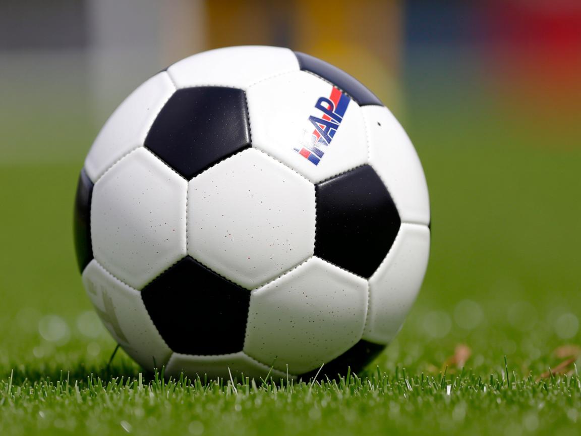 爱游戏app安装-中锋拿球区域是否决定中场支援速度，中锋拿不到球  第3张